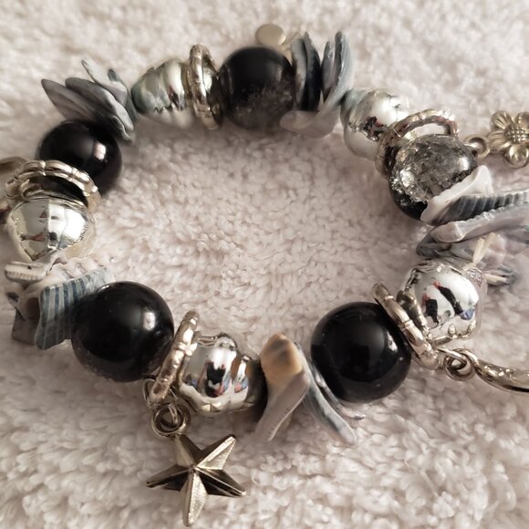 Set of four Bead Bracelets with Charms Pink Black Clear Grey - Picture 6 of 9